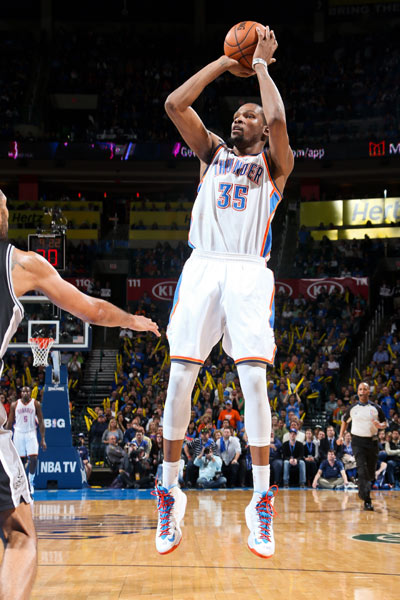 共和报：米兰正加速推进签回蒂亚戈-席尔瓦的交易（共和报：米兰加速推动蒂亚戈-席尔瓦回归签约）