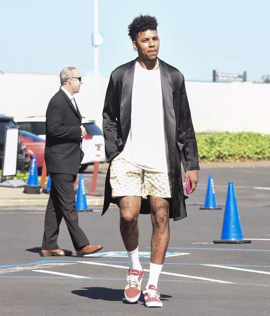 比利亚：西班牙是世界杯上的大热门；亚马尔需要队友支持他（比利亚：西班牙是夺冠大热门，亚马尔仍需队友助力）