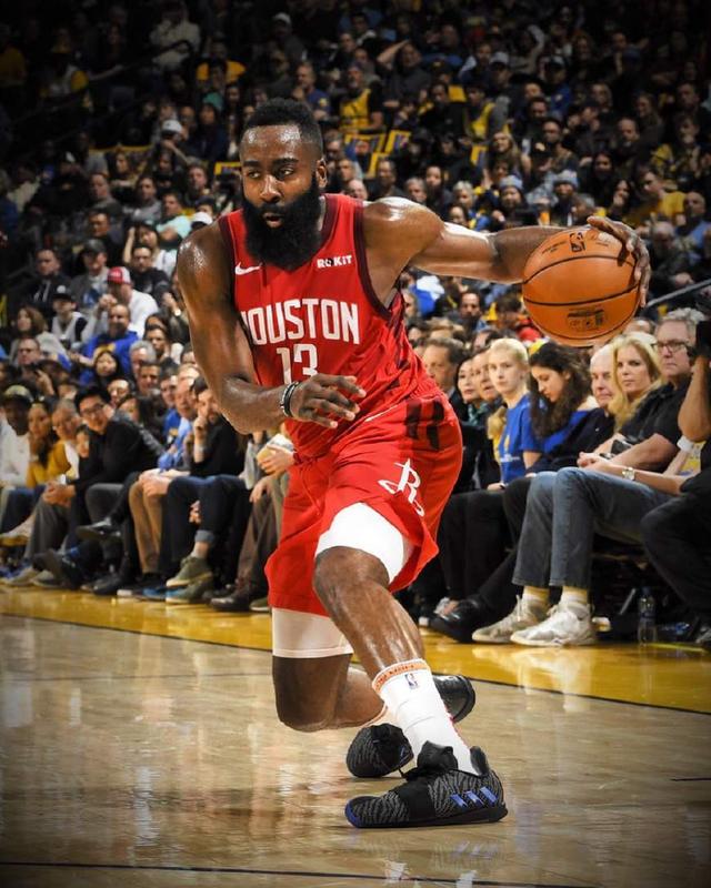 国乒下下签！王楚钦独守半区，梁靖崑三人内战争夺一个晋级名额（签运不佳！王楚钦独守半区，梁靖崑领衔三将内战争夺唯一晋级名额）